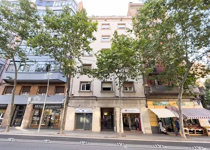 Bebarceloner Eixample Apartments - 3 Bedrooms